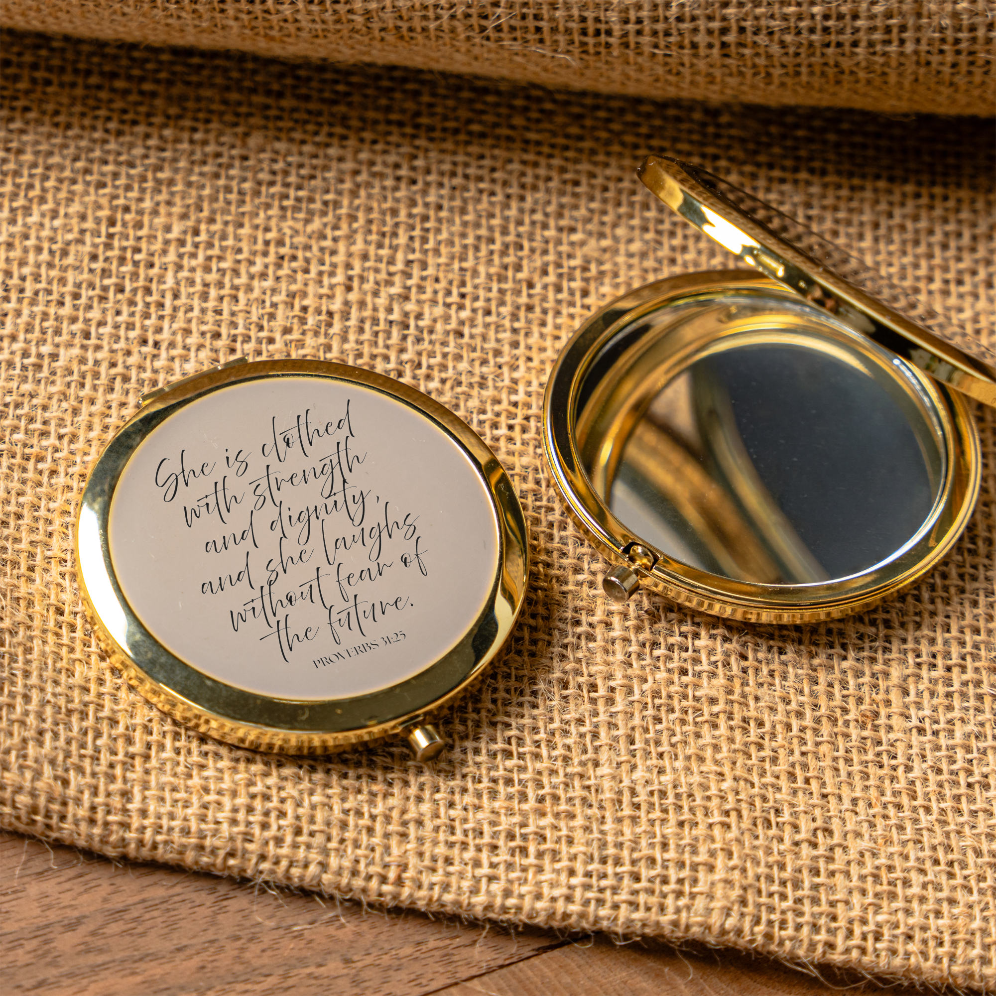 Compact Mirror with Stylish Floral Design, Portable Makeup Accessory, Perfect Gift for Her